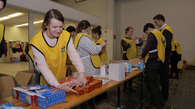 Pakning af hygiejenepakker til flygtninge