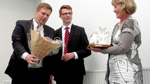 National informationschef Martin Stokholm, Stavspræsident Erik Bernskov og familiepris-modtageren i 2011, Lola Jensen.