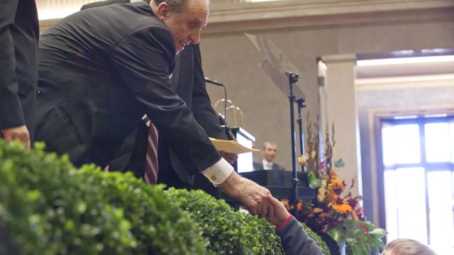 Præsident Monson besøger kirkens medlemmer i Tyskland