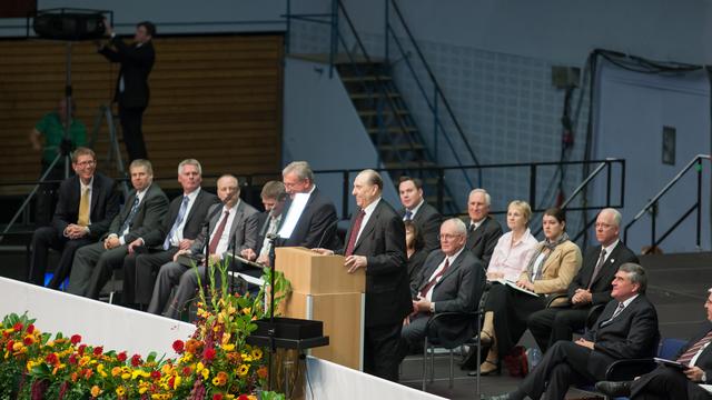 Præsident Monson besøger kirkens medlemmer i Tyskland