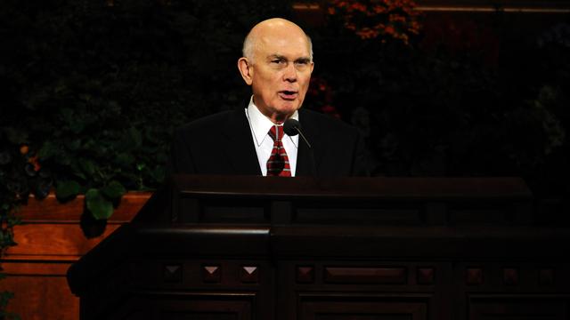 dallin-oaks-oct-gconf-2010-sunm.JPG