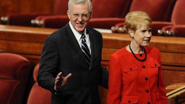 elder-Christofferson-newsbio-GC-Oct-2010-with-wife.JPG