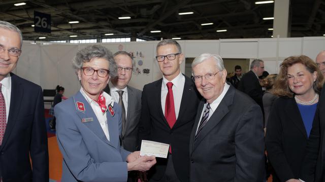 Ældste Ballard donerer til flygtninge